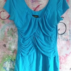 Catrise short sleeved ruched t-shirt medium.